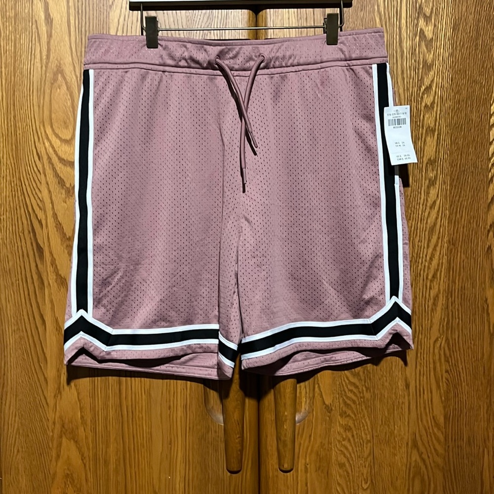 Gilly Hicks - Picture 1 of 5